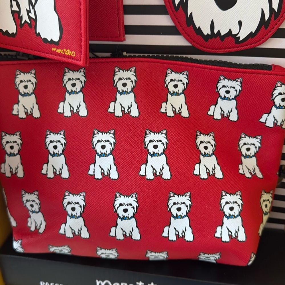 Marc Tetro cosmetic bag, luggage tag and passport holder - Picture 5 of 6